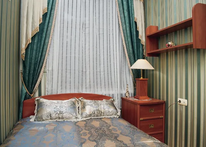 з виглядом на оперний театр