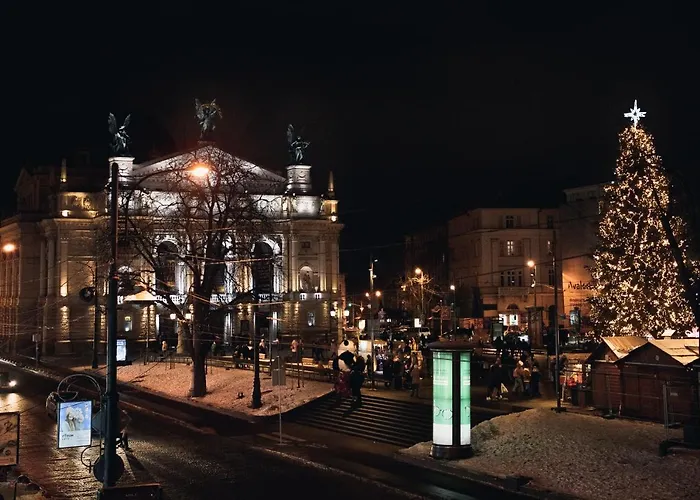 з виглядом на оперний театр Львов