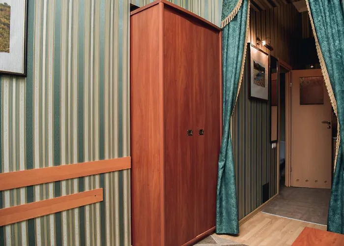 з виглядом на оперний театр *