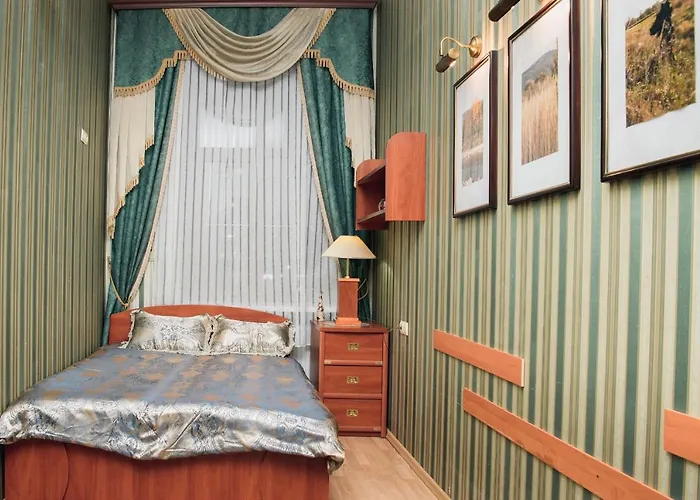 з виглядом на оперний театр Львов